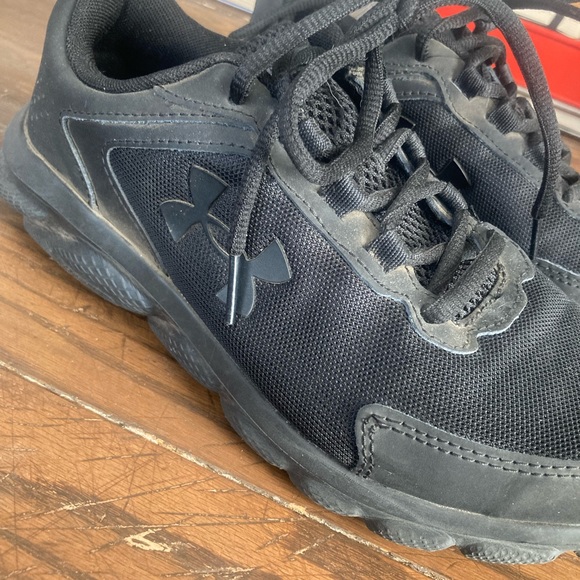 Under Armor Charged Assert Running Shoe 7.5 Wide - Picture 2 of 4